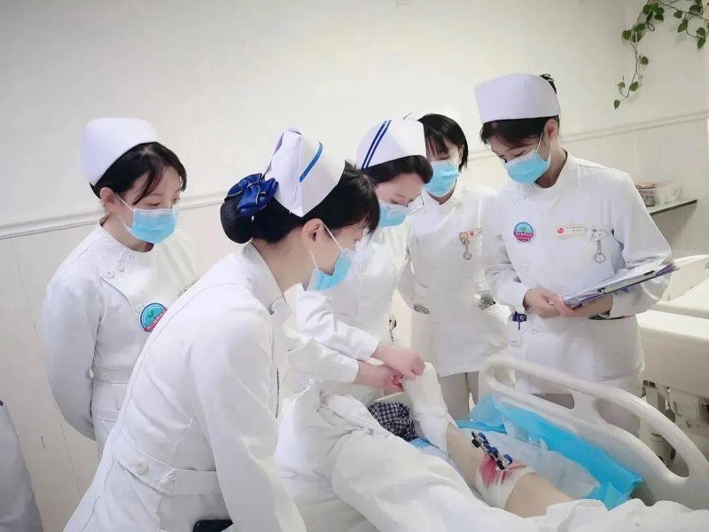 失能老人护理:社会关注与行业探索